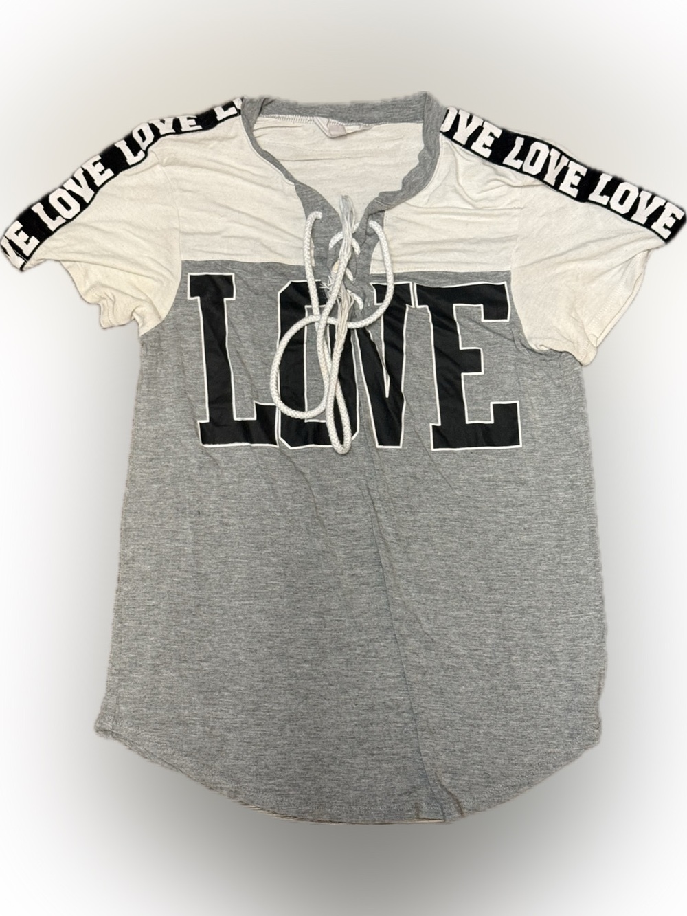 No Boundaries Gray & White LOVE Lace-Up Colorblock Tee | Sz M